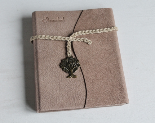 Preview: Stammbuch "Baum" aus taupe farbigem Büffelleder, DIN A5